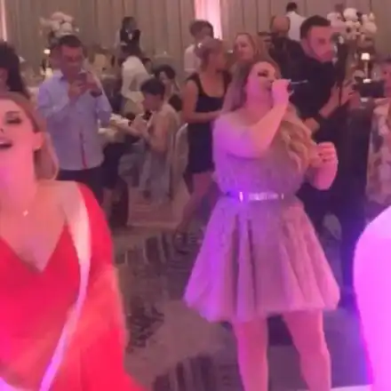 Деси Слава на ръба на отчаянието! Певицата се отказа от битката с наднорменото тегло - виновен бил и Благой  (Снимки)