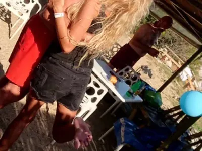 Ексклузивно в HotArena! Службите разследват любовен скандал между държавна чиновничка и висш политик от БСП! (Има и голи снимки, ВИЖТЕ)