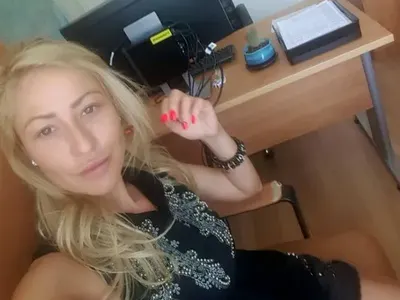 Ексклузивно в HotArena! Службите разследват любовен скандал между държавна чиновничка и висш политик от БСП! (Има и голи снимки, ВИЖТЕ)