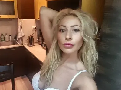 Ексклузивно в HotArena! Службите разследват любовен скандал между държавна чиновничка и висш политик от БСП! (Има и голи снимки, ВИЖТЕ)