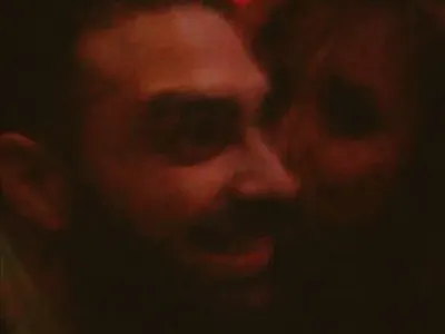 Ексклузивно в HotArena! Това ли е новата на Тото? Появи се снимка как го целува, а той яко се кефи!