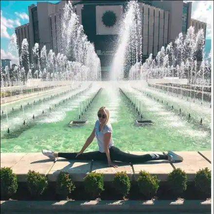 Гадже на левскар върти шпагати пред НДК