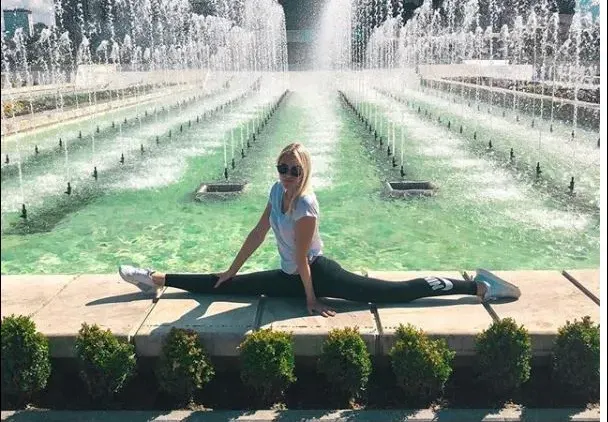 Гадже на левскар върти шпагати пред НДК