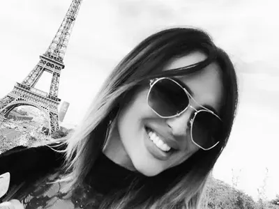 Глория крие гадже в Париж