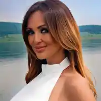 Глория стана писателка