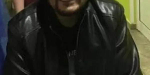 Годжи стана двоен, плюска калорична храна от стрес