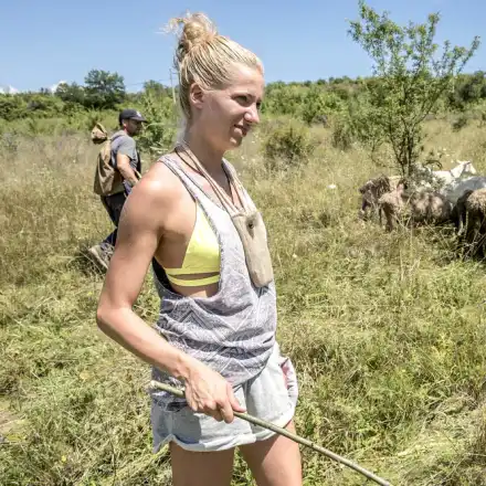 Женска мъст срещу блондинката във „Фермата“
