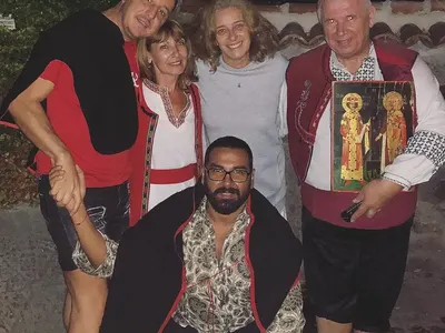 Катето  Евро на нож със сина и снахата, смени ги с Азис