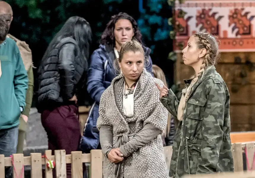 Колоритните близначки аут от „Фермата“