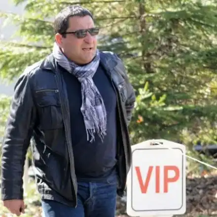 Комикът милионер Тончо Токмакчиев пътува с трамвай!