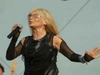 Лили от 20 години стои на сухо! Срамувала се да си легне с мъж заради годините