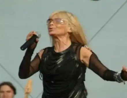 Лили от 20 години стои на сухо! Срамувала се да си легне с мъж заради годините