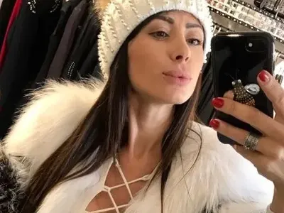 Мариана Маринова продава „Мис Силикон”