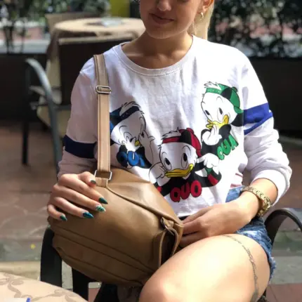 Най-красивата ромка с куп ухажори