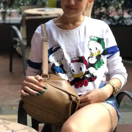 Най-красивата ромка с куп ухажори