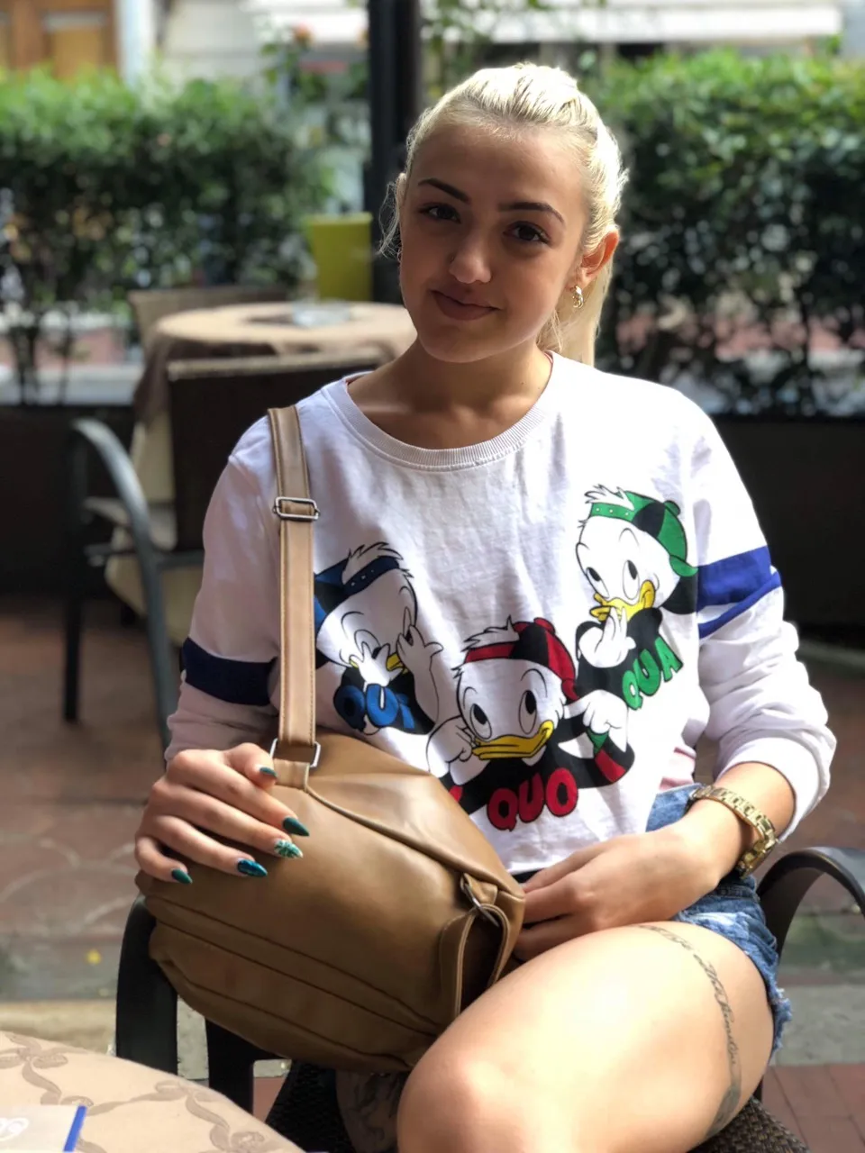 Най-красивата ромка с куп ухажори