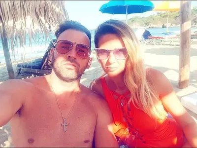 Наско Месечков прави ремонт от плажа