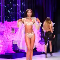 Николета Лозанова с луксозна колекция закри Sofia Fashion Week AW 2018