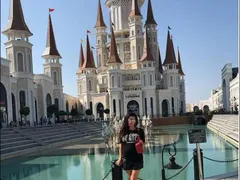 Преслава разхожда бебето в Турция