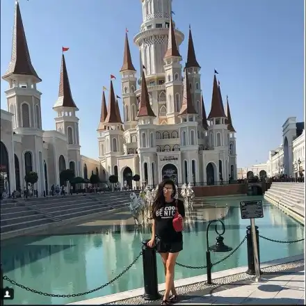 Преслава разхожда бебето в Турция