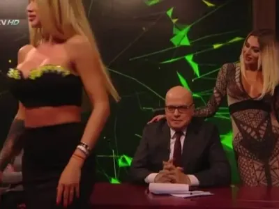 Слави си загуби ума по горещи румънки! Предложи им брак пред милиони