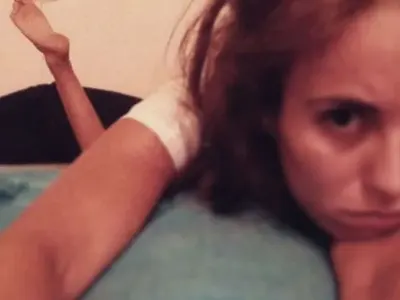 След семеен скандал? Деян Донков и Радина потрошиха дома си (ФОТО в галерия)