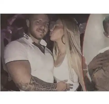 Сузанита и новото й гадже се снимат как пафкат „зелено“! Бившият й я заряза, тя го дразни с фотоси без дрехи