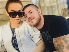 Сузанита разори гаджето си и му би шута, гардът осъден за хулиганско меле