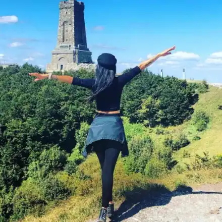 Татяна изкачи връх Шипка и си направи селфи от върха на паметника