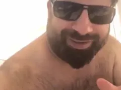 Тони Стораро заведе родата на почивка, шари по 3 бона за нощувки