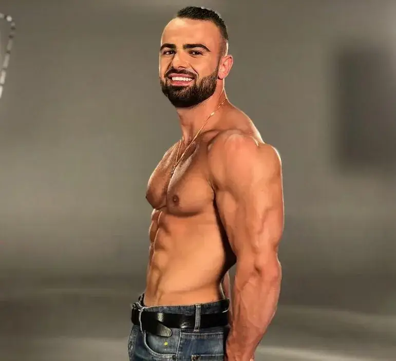 УНИКАЛНА СНИМКА! Ето го Ричард преди анаболите (Фото по-долу)