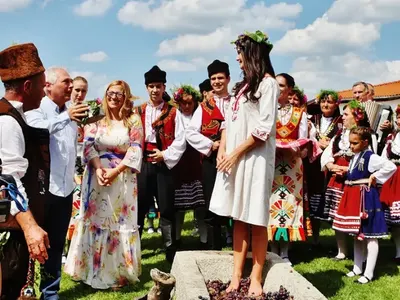 В Старосел избраха 19-годишната Бояна Ацева за Царица на виното