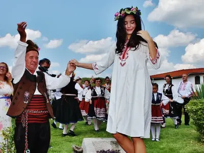 В Старосел избраха 19-годишната Бояна Ацева за Царица на виното