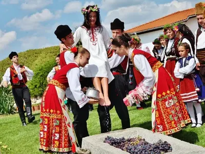 В Старосел избраха 19-годишната Бояна Ацева за Царица на виното