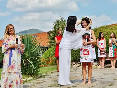 В Старосел избраха 19-годишната Бояна Ацева за Царица на виното