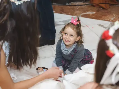 ЗА ПЪРВИ ПЪТ! Ето я ТАЙНАТА снаха на Ваня Костова (Уникални снимки на жената на Боян)