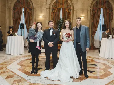 ЗА ПЪРВИ ПЪТ! Ето я ТАЙНАТА снаха на Ваня Костова (Уникални снимки на жената на Боян)