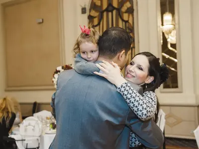 ЗА ПЪРВИ ПЪТ! Ето я ТАЙНАТА снаха на Ваня Костова (Уникални снимки на жената на Боян)