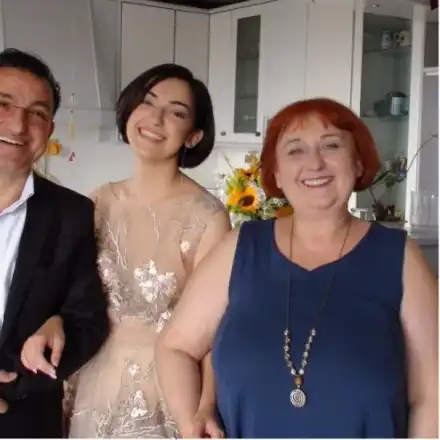 Зуека и Нина изпращат дъщеря си в Лондон