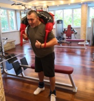 Само в HotArena! Ето това е СИЛНА ВОЛЯ! Вижте как Христо Мутафчиев тренира всяка сутрин в 7 ч. във фитнес зала!