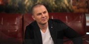 Гъмзата се фука с джип за 130 бона, паркира където му скимне