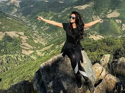 Армия от помощнички гледа бебето на Преслава!