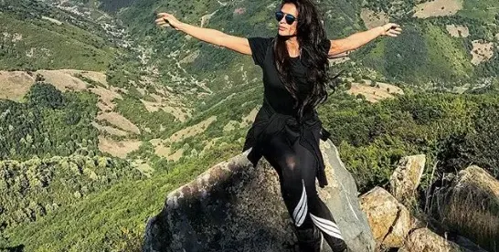 Армия от помощнички гледа бебето на Преслава!