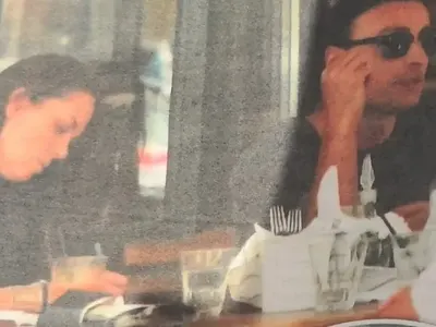 Бербатов спипан от папараци с привлекателна актриса от „Под прикритие“! Вижте какви ги вършат двамата