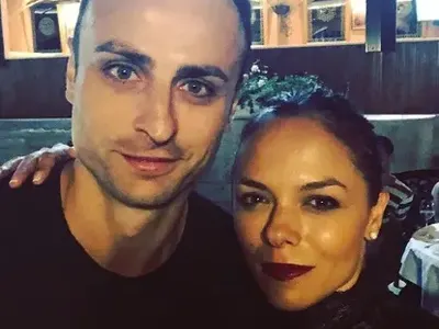 Бербатов спипан от папараци с привлекателна актриса от „Под прикритие“! Вижте какви ги вършат двамата