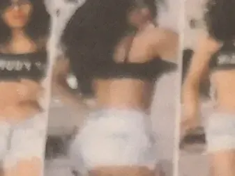 Близначката Алекс дава уроци по танци по оскъдно облекло