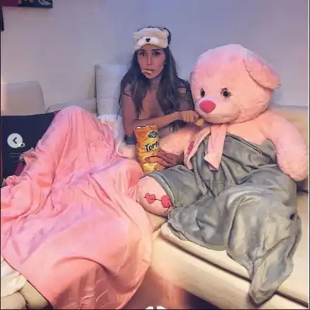 Бременната Алекс Петканова скучае у дома