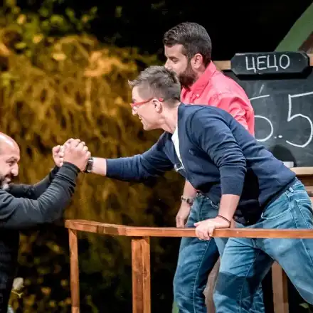 Циганинът-евангелист се сбогува с „Фермата“