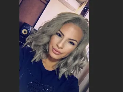 Цвети на Криско стана блондинка