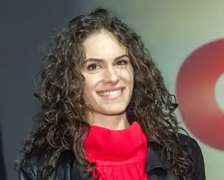 Даяна Ханджиева показа гаджето (Любовницата на Ники Илиев гушка баскетболна звезда)